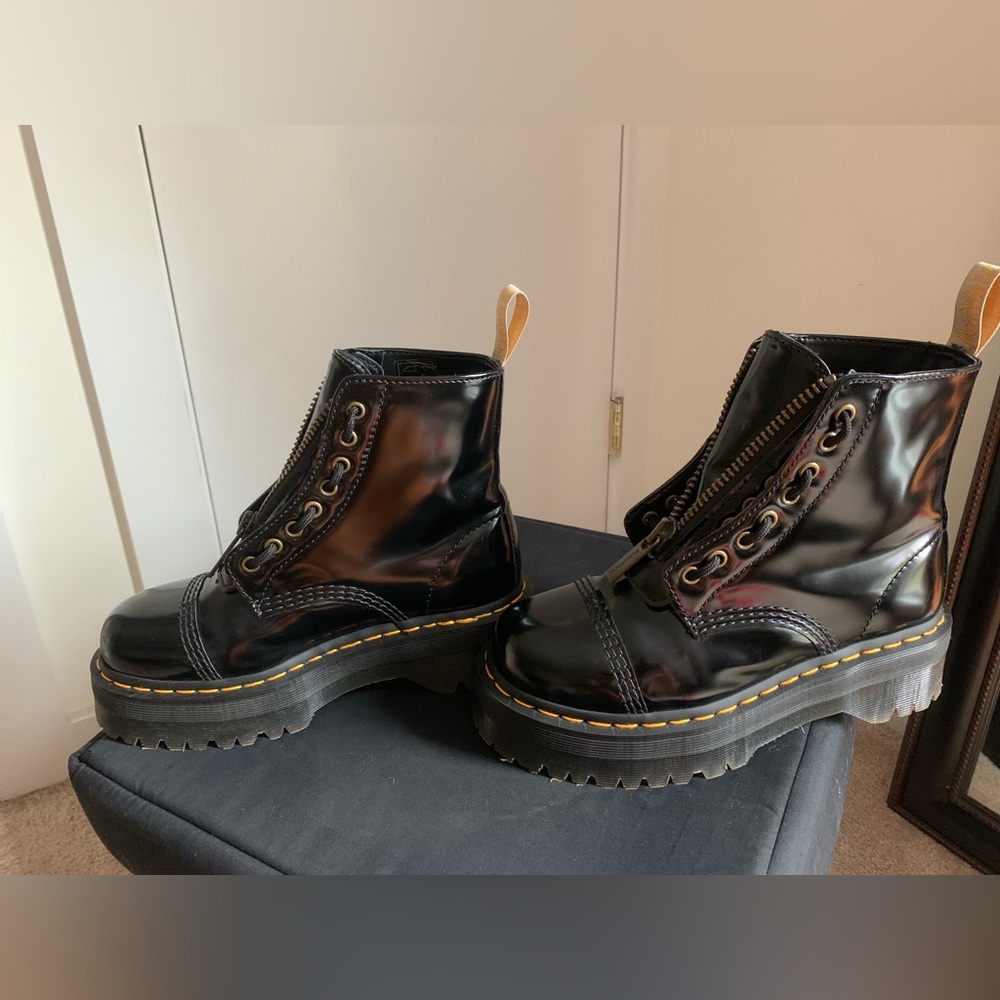 Doc Martens Vegan Sinclair. Like new. Does not come in original box